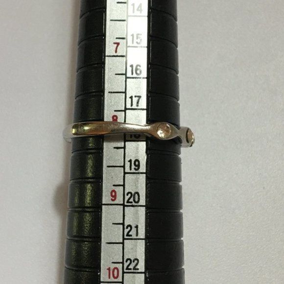 Silver Tone Ring Clear Rhinestones Simulated Diamonds Costume Jewelry Size 8 - Picture 2 of 8